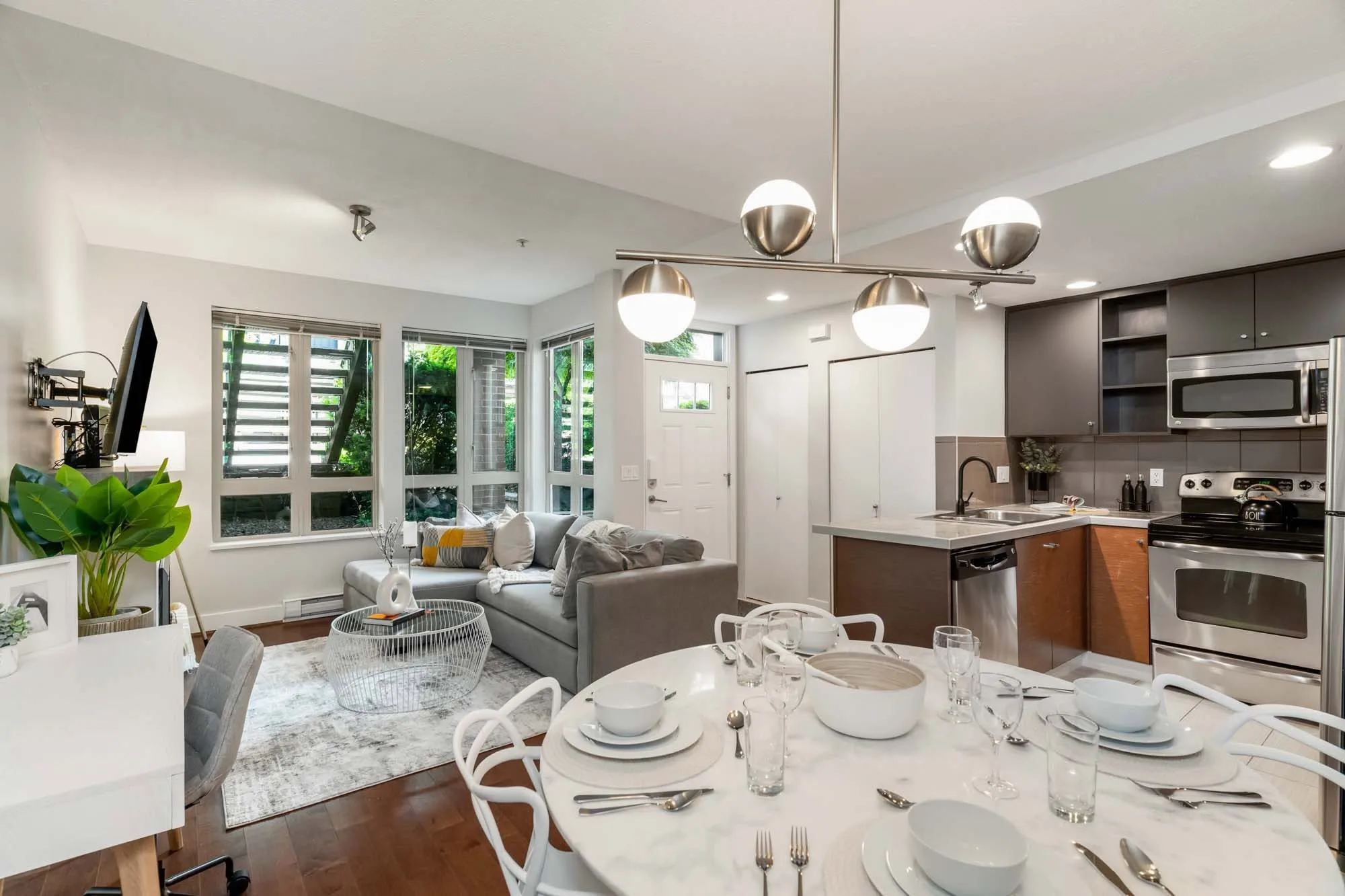 1 Bedroom Fully Furnished Executive Suite with Full Gym, Patio, courtyard